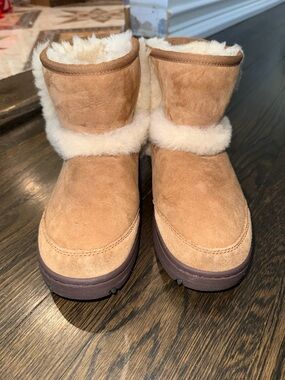 UGG sunburst short size 8 Shearling-Lined Suede Winter Boots - Tan